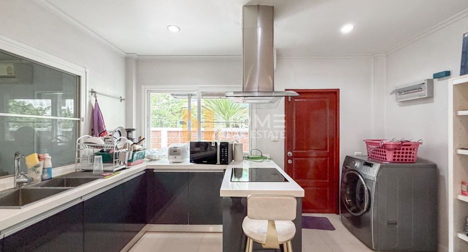 For sale 5 bedrooms house in Taling Chan, Bangkok