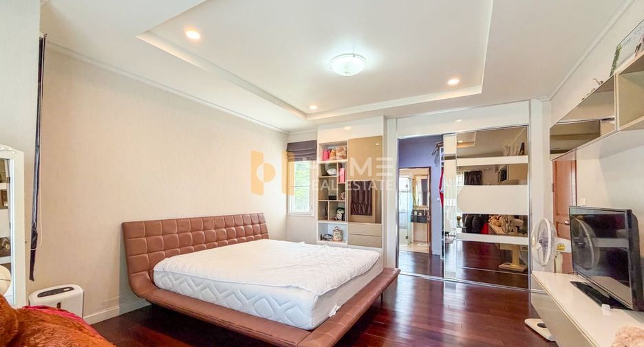 For sale 5 bedrooms house in Taling Chan, Bangkok