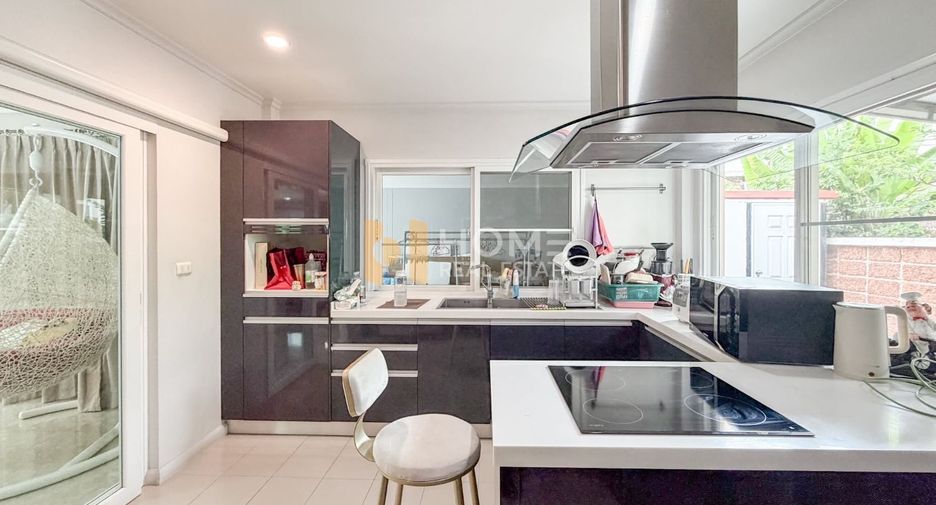 For sale 5 bedrooms house in Taling Chan, Bangkok