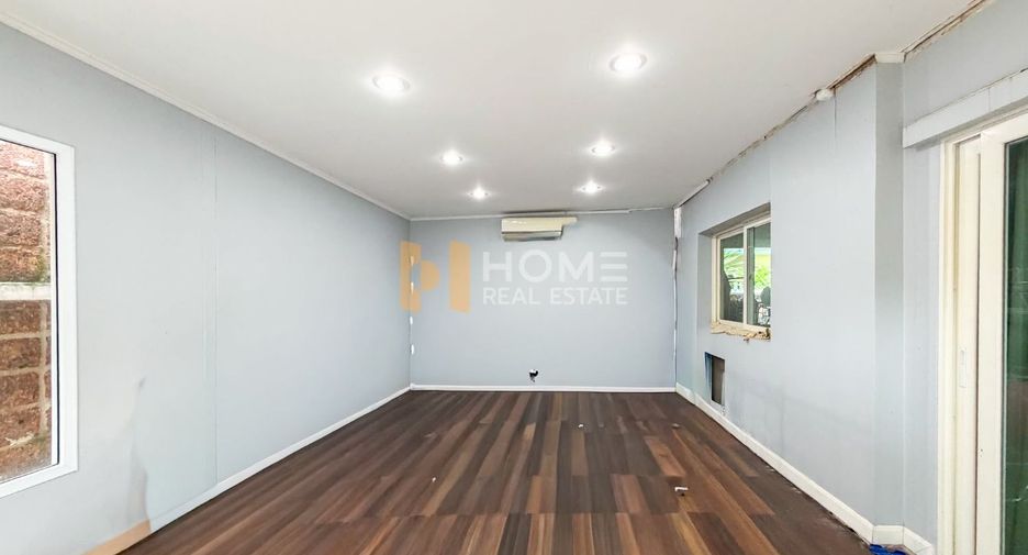 For sale 5 bedrooms house in Taling Chan, Bangkok
