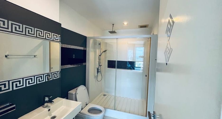 For rent 2 bedrooms condo in Phra Khanong, Bangkok