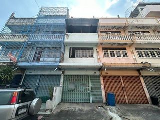 Local comercial en venta de 2 habitaciones en Rat Burana, Bangkok