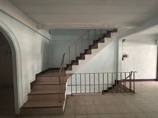 Local comercial en venta de 2 habitaciones en Rat Burana, Bangkok