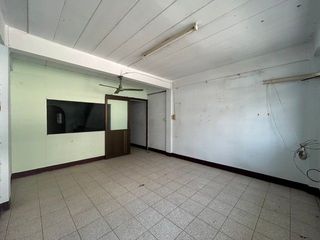 Local comercial en venta de 2 habitaciones en Rat Burana, Bangkok