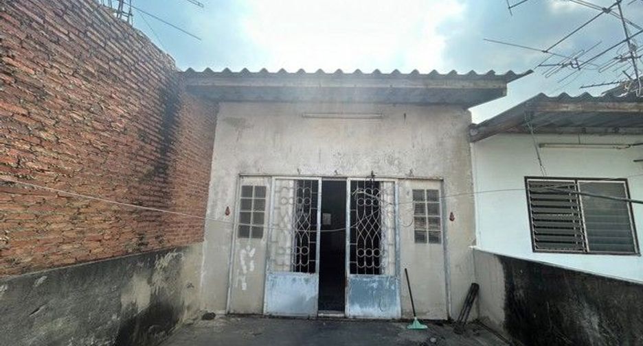 Local comercial en venta de 2 habitaciones en Rat Burana, Bangkok