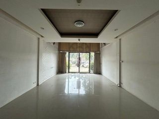 Local comercial en venta de 3 habitaciones en Khan Na Yao, Bangkok