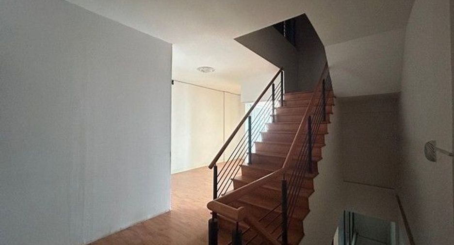 Local comercial en venta de 3 habitaciones en Khan Na Yao, Bangkok