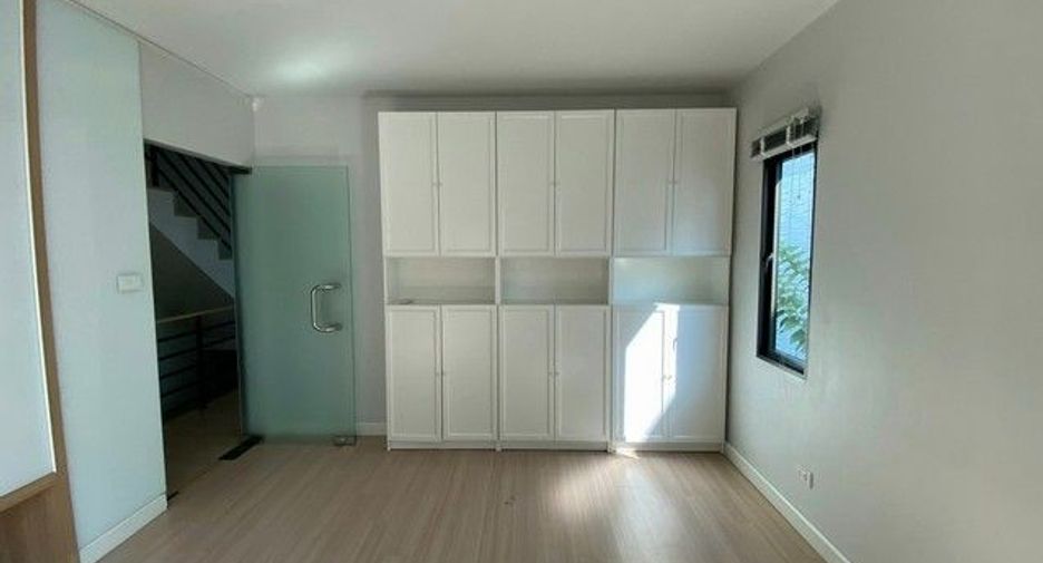 For rent 3 bedrooms house in Bang Phli, Samut Prakan