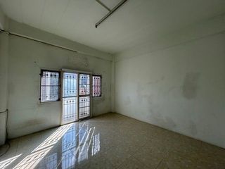 Local comercial en venta de 3 habitaciones en Nong Chok, Bangkok