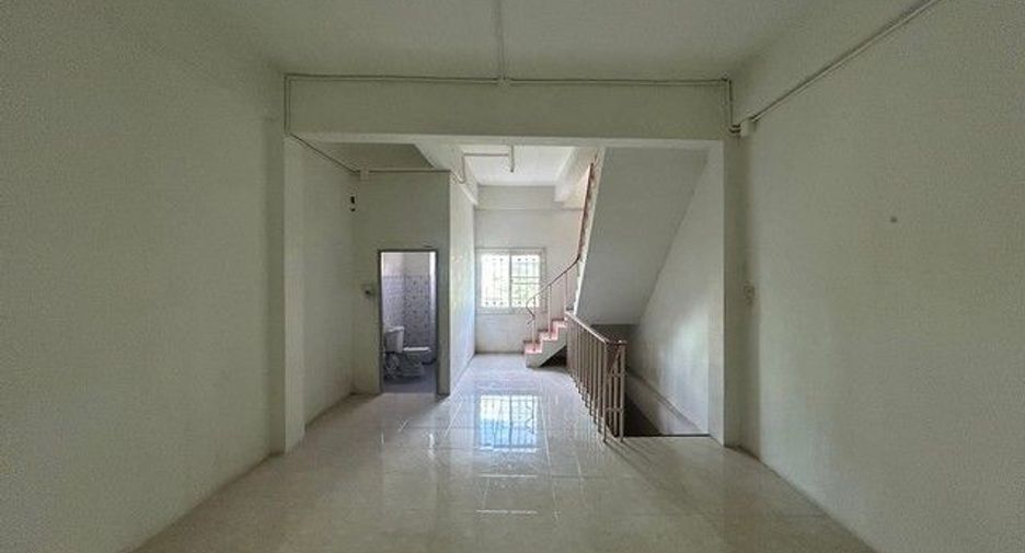 Local comercial en venta de 3 habitaciones en Nong Chok, Bangkok