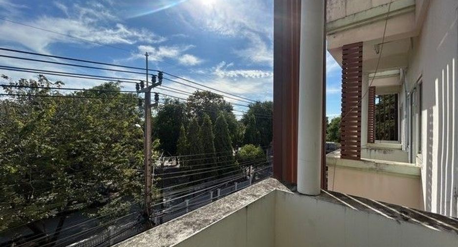 Local comercial en venta de 3 habitaciones en Nong Chok, Bangkok