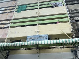 Local comercial en venta de 4 habitaciones en Bang Kapi, Bangkok