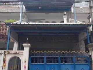 For sale 4 bedrooms retail Space in Phasi Charoen, Bangkok