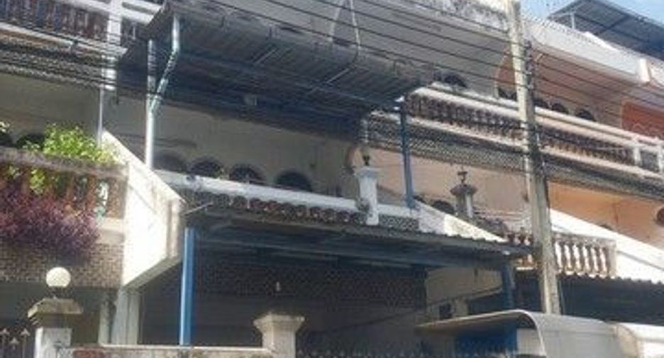 For sale 4 bedrooms retail Space in Phasi Charoen, Bangkok