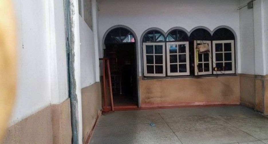 For sale 4 bedrooms retail Space in Phasi Charoen, Bangkok