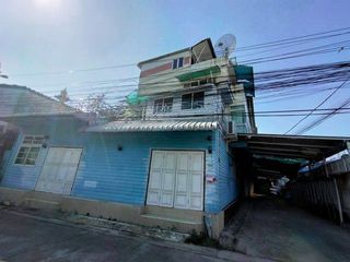 Local comercial en venta de 3 habitaciones en Bangkok Noi, Bangkok