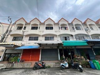 For sale 3 bedrooms retail Space in Nong Khaem, Bangkok