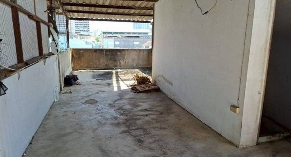 For sale 3 bedrooms retail Space in Phasi Charoen, Bangkok