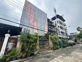 Local comercial en venta de 3 habitaciones en Bangkok Noi, Bangkok