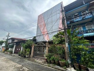 Local comercial en venta de 3 habitaciones en Bangkok Noi, Bangkok