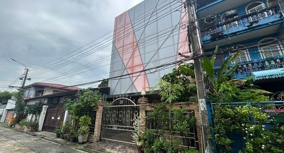 Local comercial en venta de 3 habitaciones en Bangkok Noi, Bangkok