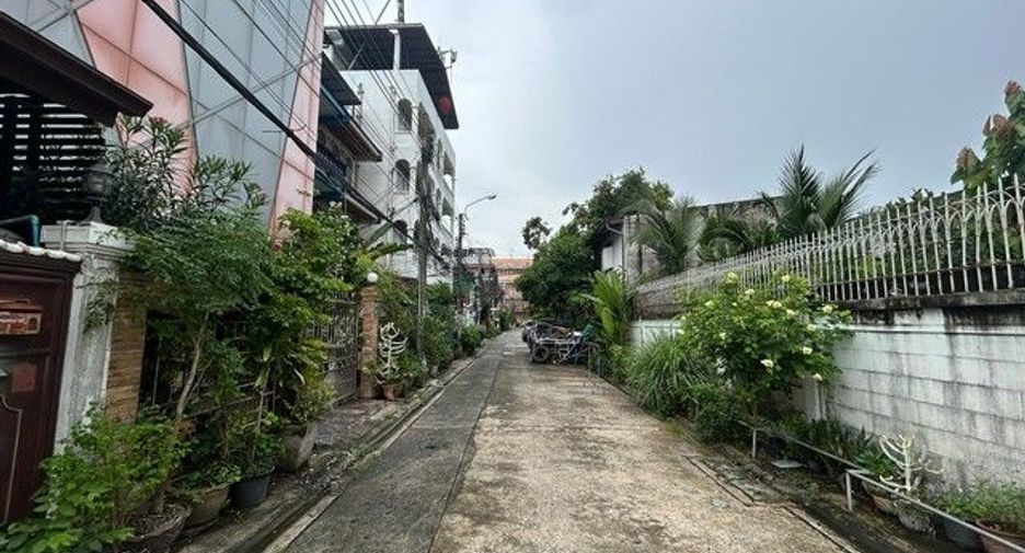 Local comercial en venta de 3 habitaciones en Bangkok Noi, Bangkok