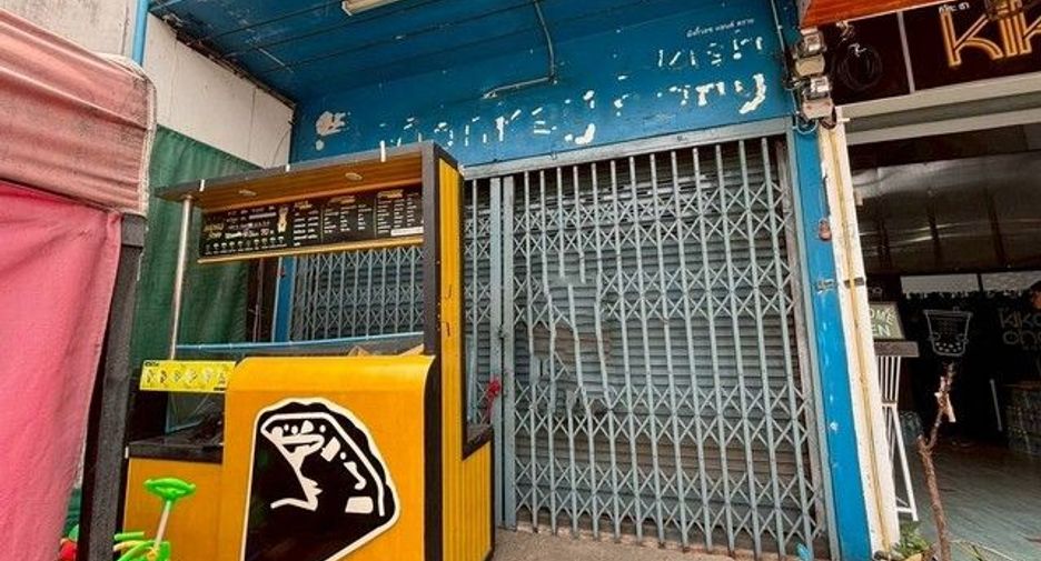 For sale 4 bedrooms retail Space in Chom Thong, Bangkok