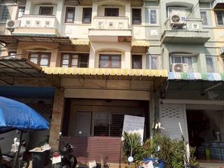 Local comercial en venta de 3 habitaciones en Khlong Sam Wa, Bangkok