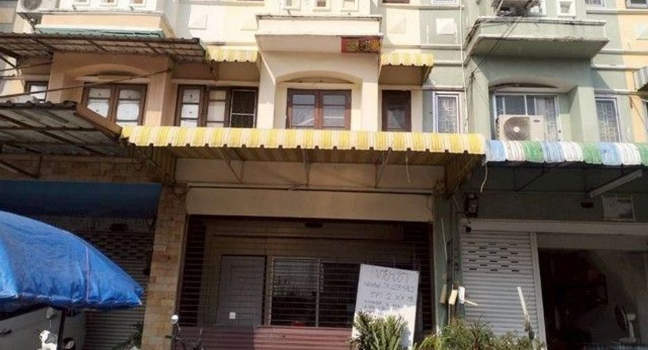 Local comercial en venta de 3 habitaciones en Khlong Sam Wa, Bangkok