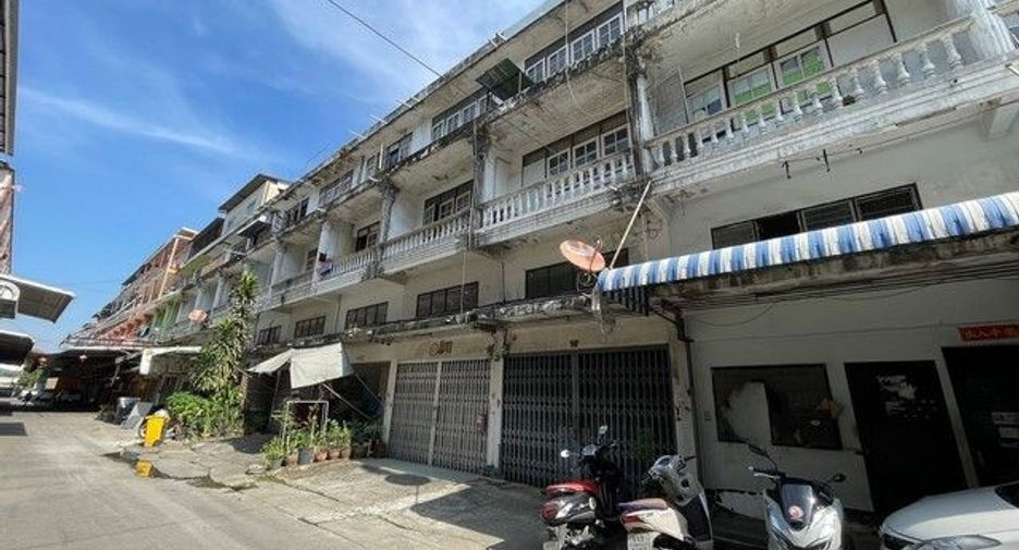 Local comercial en venta de 4 habitaciones en Thung Khru, Bangkok