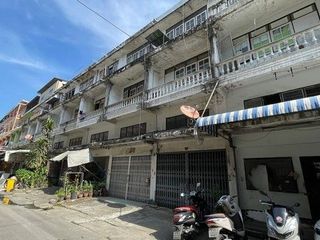 Local comercial en venta de 4 habitaciones en Thung Khru, Bangkok