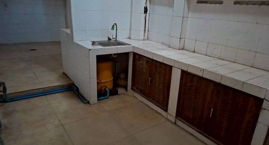For sale 3 bedrooms retail Space in Nong Khaem, Bangkok