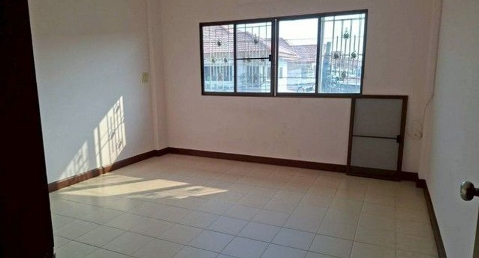 For sale 3 bedrooms retail Space in Nong Khaem, Bangkok