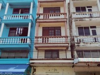 Local comercial en venta de 3 habitaciones en Chom Thong, Bangkok