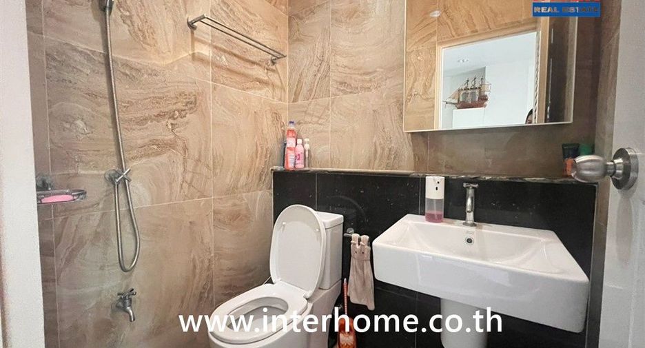 For sale 4 bedrooms townhouse in Mueang Nonthaburi, Nonthaburi