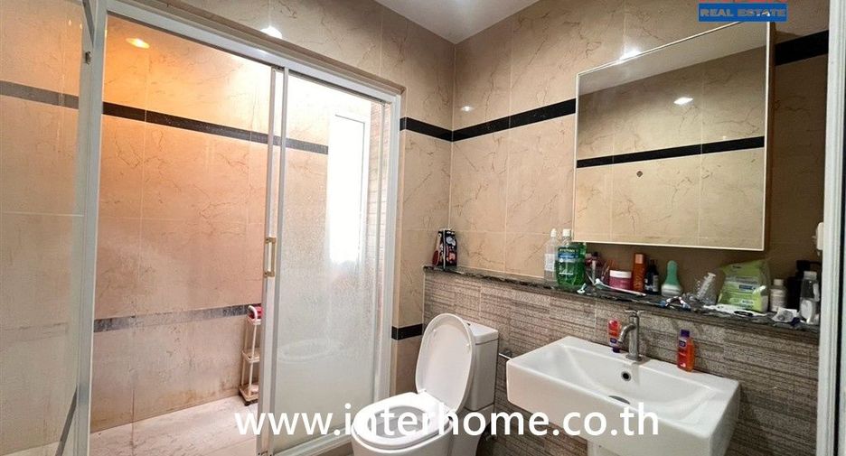 For sale 4 bedrooms townhouse in Mueang Nonthaburi, Nonthaburi