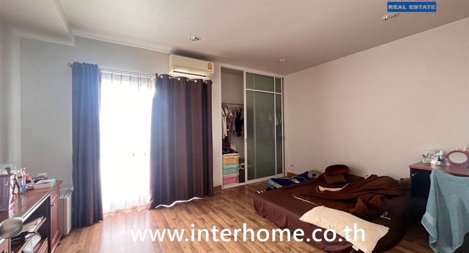For sale 4 bedrooms townhouse in Mueang Nonthaburi, Nonthaburi