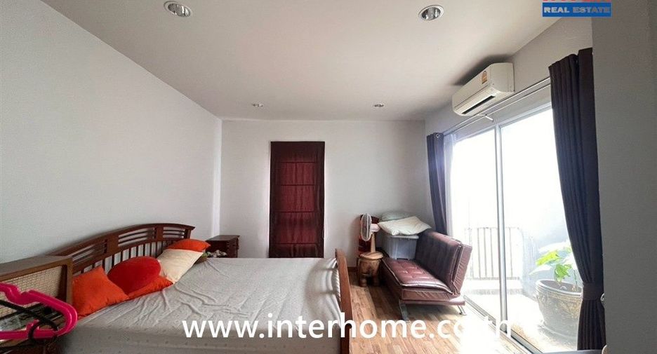 For sale 4 bedrooms townhouse in Mueang Nonthaburi, Nonthaburi