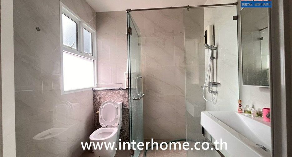 For sale 4 bedrooms townhouse in Mueang Nonthaburi, Nonthaburi
