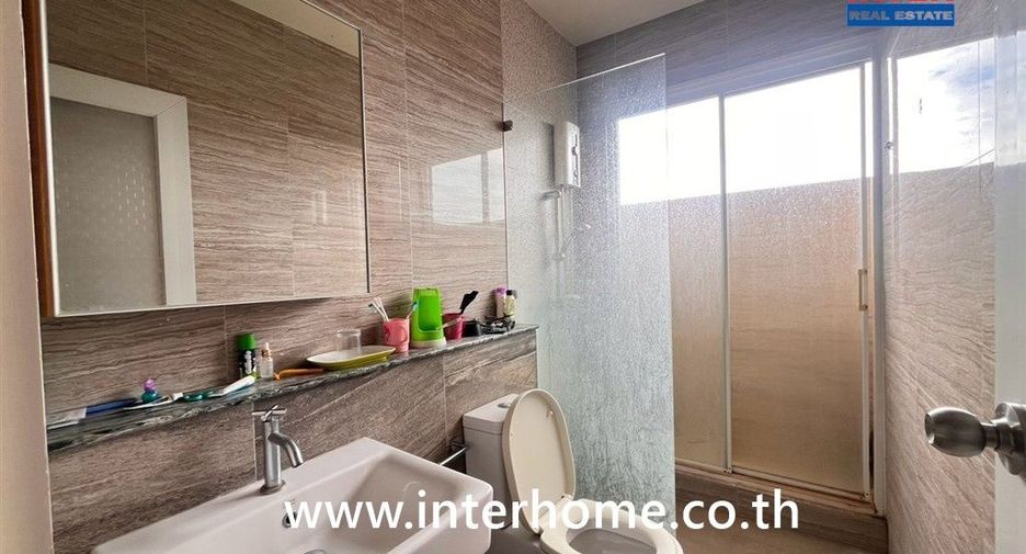 For sale 4 bedrooms townhouse in Mueang Nonthaburi, Nonthaburi