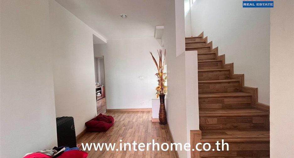 For sale 4 bedrooms townhouse in Mueang Nonthaburi, Nonthaburi