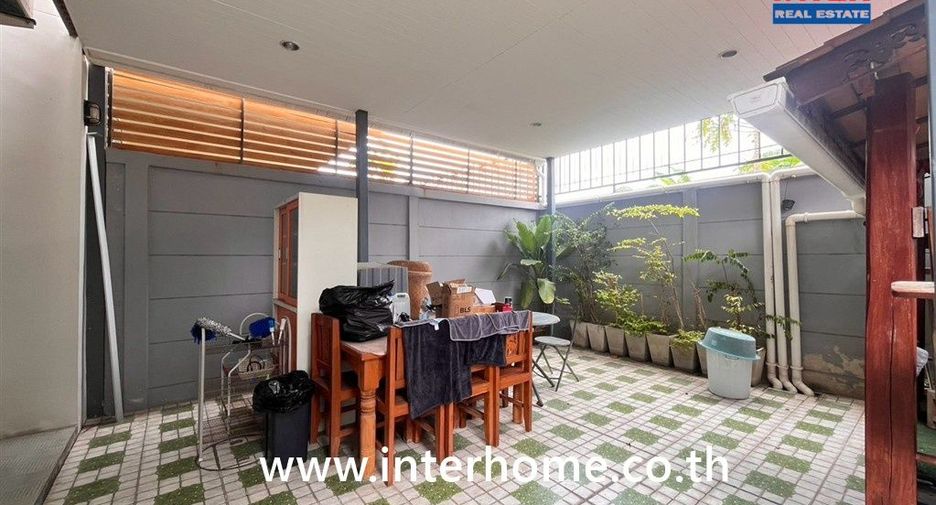 For sale 4 bedrooms townhouse in Mueang Nonthaburi, Nonthaburi
