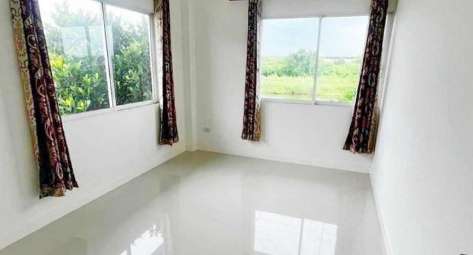 Casa en venta de 3 habitaciones en Bang Pakong, Chachoengsao