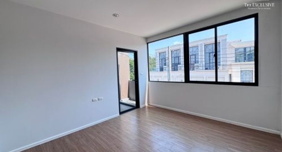 For sale 3 ベッドルーム townhouse in Bang Kruai, Nonthaburi