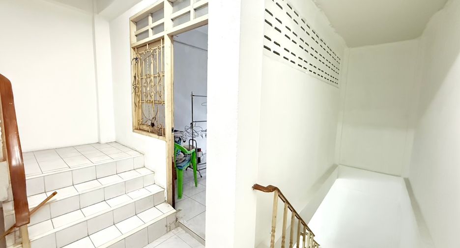 Local comercial en venta de 5 habitaciones en Taling Chan, Bangkok