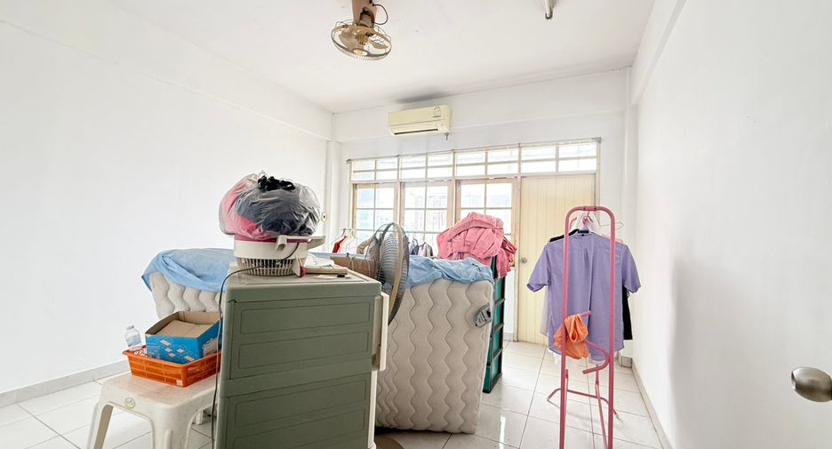 Local comercial en venta de 5 habitaciones en Taling Chan, Bangkok