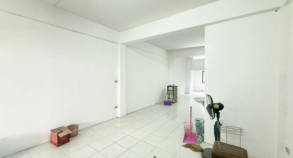Local comercial en venta de 5 habitaciones en Taling Chan, Bangkok