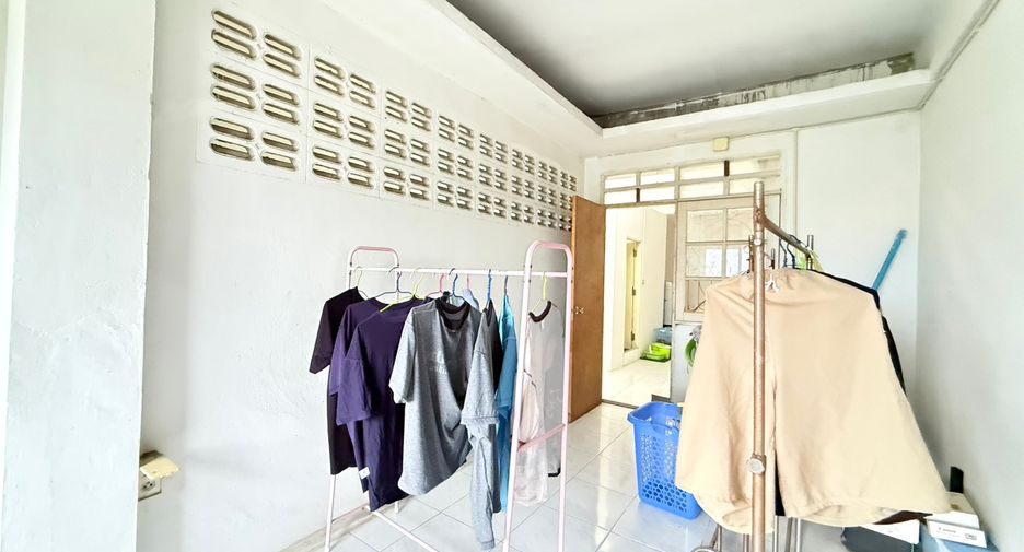 Local comercial en venta de 5 habitaciones en Taling Chan, Bangkok