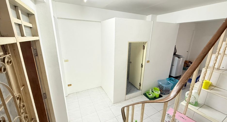 Local comercial en venta de 5 habitaciones en Taling Chan, Bangkok