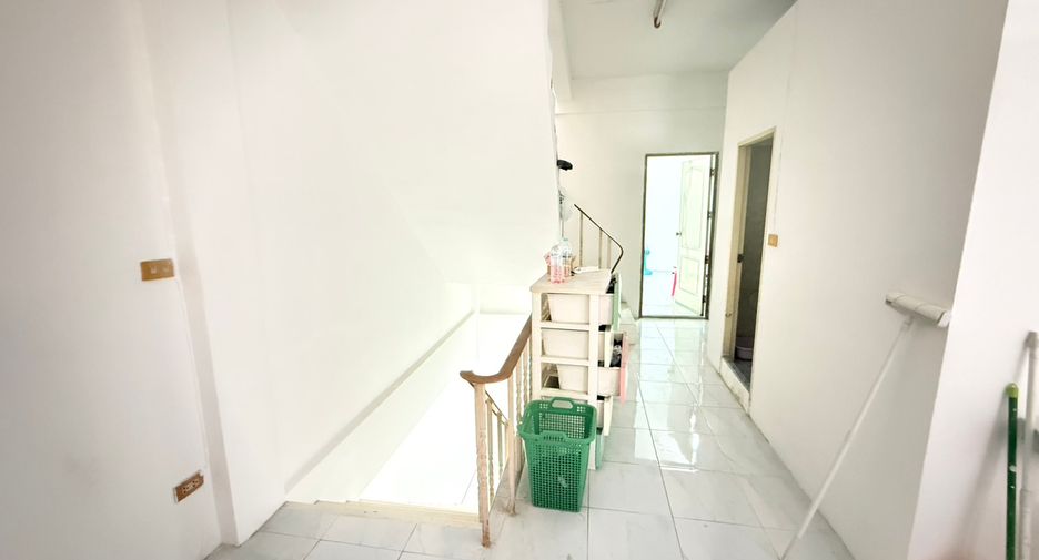 Local comercial en venta de 5 habitaciones en Taling Chan, Bangkok